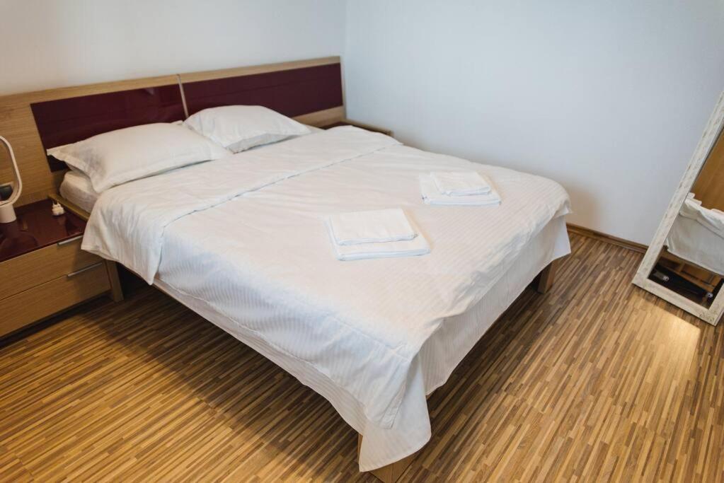 2 Bedroom Apt Park Belvedere Sibiu Esterno foto